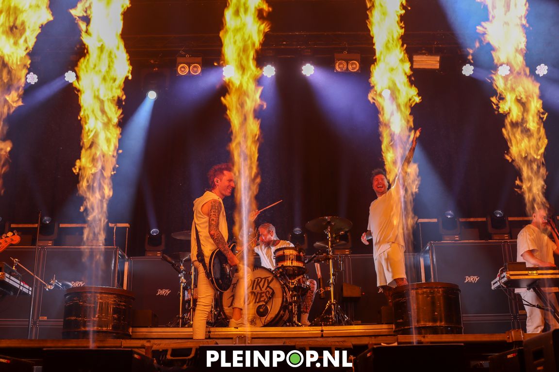 THE DIRTY DADDIES     (5)